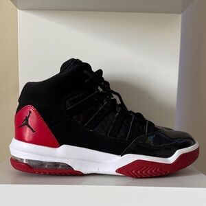 Jordan Men's Black and Red Athletic Sneakers